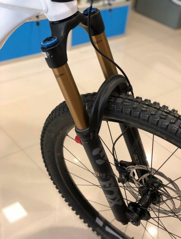 BICICLETA FANTIC All Mountain 1.7 R  BLANCA TALLE L FOX 36 CURA 4 NEGROS