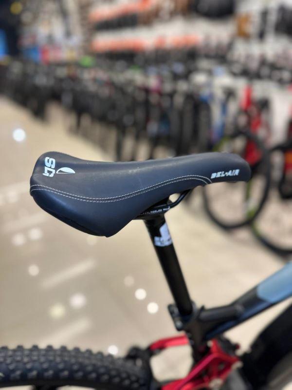 BICICLETA FANTIC XTF YAMAHA ALUM 630WH, BOMBER Z2, FOX 2023, CUES, FRENOS SHIMANO, TALLE M .