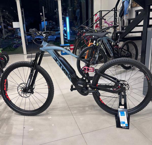 BICICLETA FANTIC XTF YAMAHA ALUM 630WH, BOMBER Z2, FOX 2023, CUES, FRENOS SHIMANO, TALLE M .