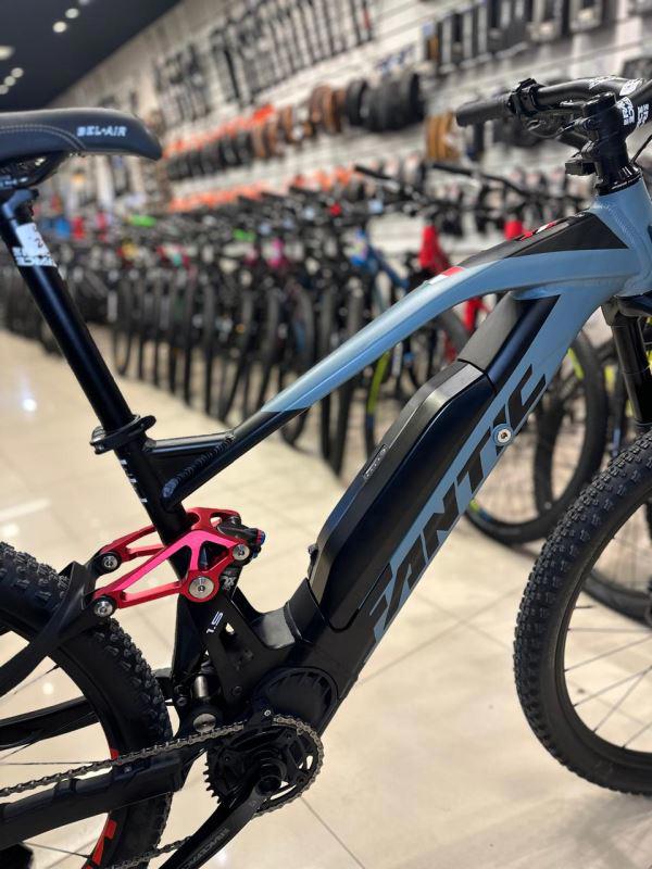 BICICLETA FANTIC XTF YAMAHA ALUM 630WH, BOMBER Z2, FOX 2023, CUES, FRENOS SHIMANO, TALLE M .