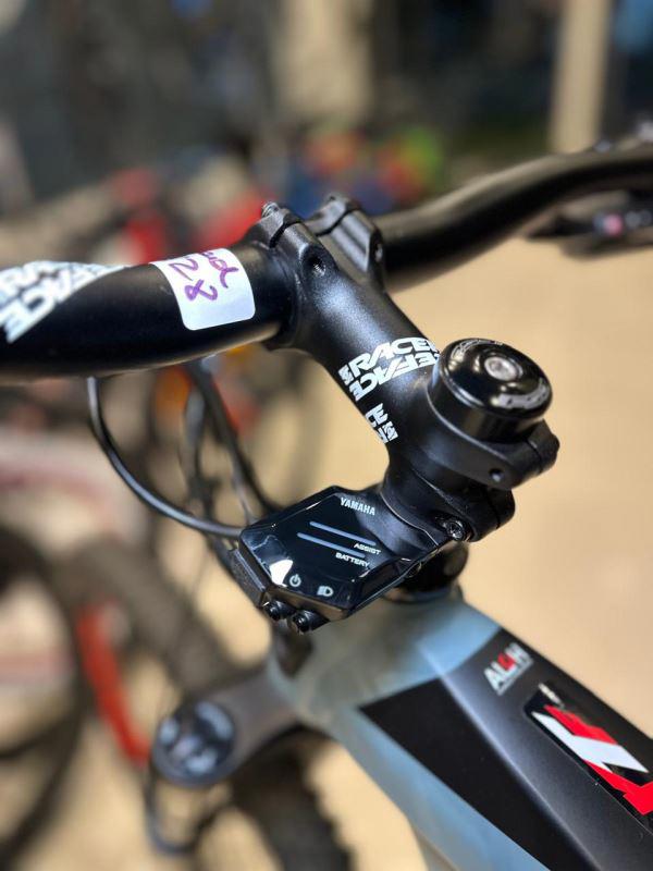 BICICLETA FANTIC XTF YAMAHA ALUM 630WH, BOMBER Z2, FOX 2023, CUES, FRENOS SHIMANO, TALLE M .