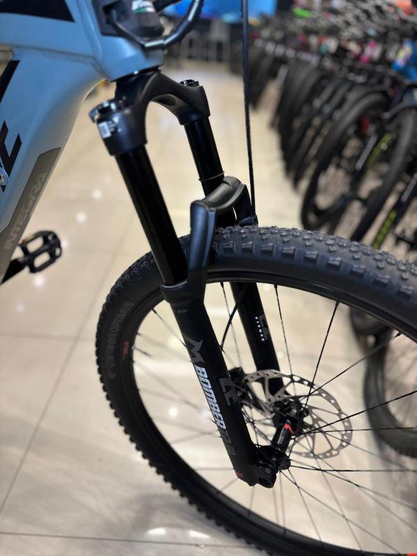 BICICLETA FANTIC XTF YAMAHA ALUM 630WH, BOMBER Z2, FOX 2023, CUES, FRENOS SHIMANO, TALLE M .