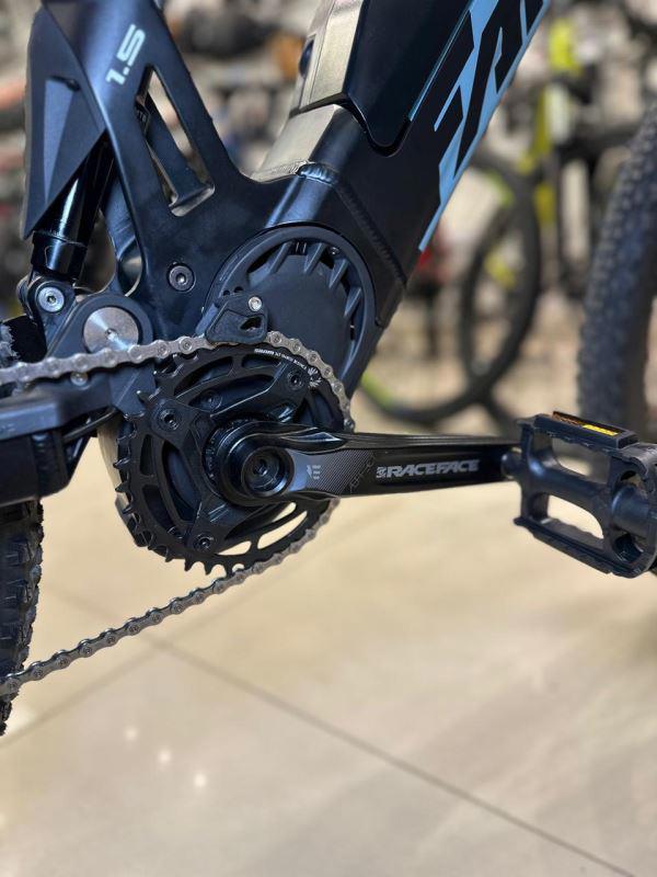 BICICLETA FANTIC XTF YAMAHA ALUM 630WH, BOMBER Z2, FOX 2023, CUES, FRENOS SHIMANO, TALLE M .