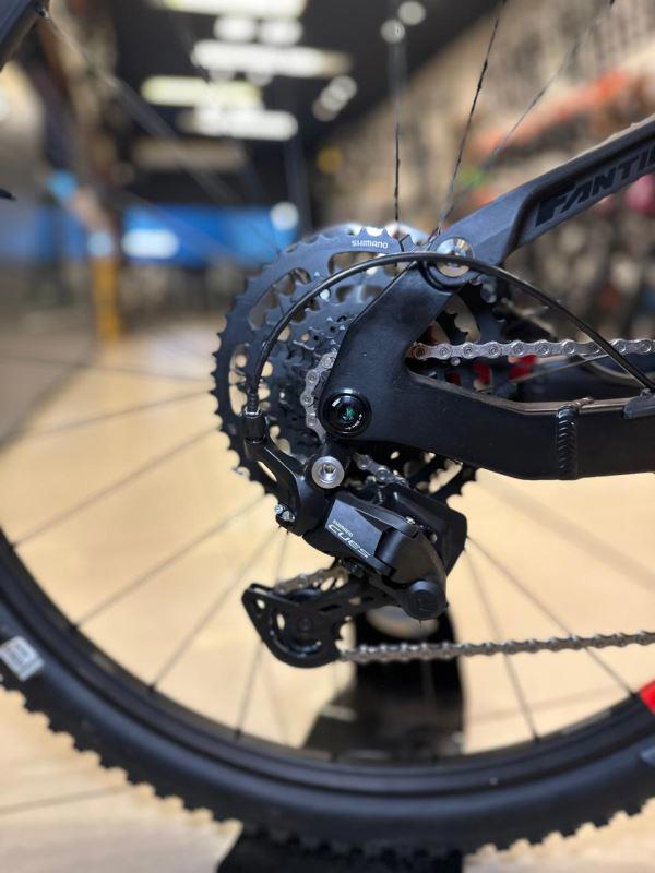 BICICLETA FANTIC XTF YAMAHA ALUM 630WH, BOMBER Z2, FOX 2023, CUES, FRENOS SHIMANO, TALLE M .